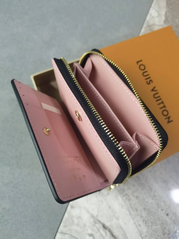 LVコピーウォレット着用イメージ